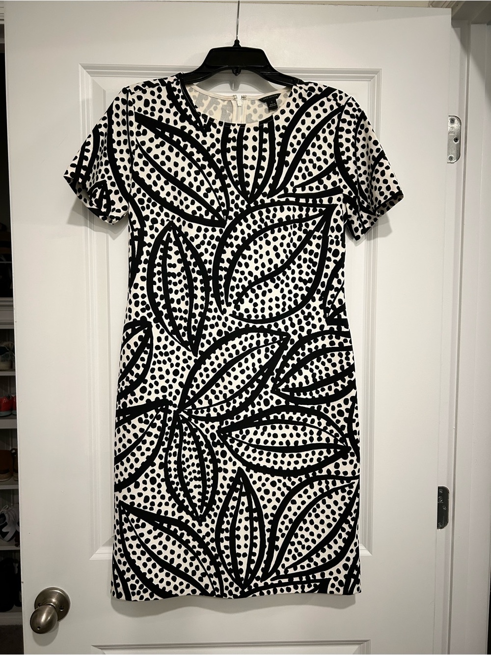 Ann Taylor Black Ivory Abstract Leaf Polka Dot Sheath Dress Size 2